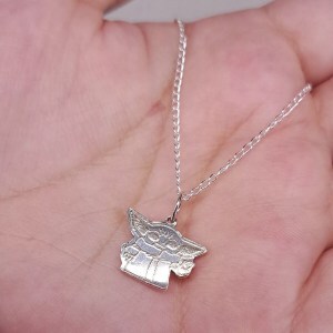 Collar Baby Yoda/Grogu mediano