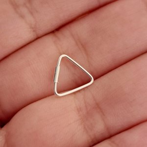 Aro/Piercing Triangular